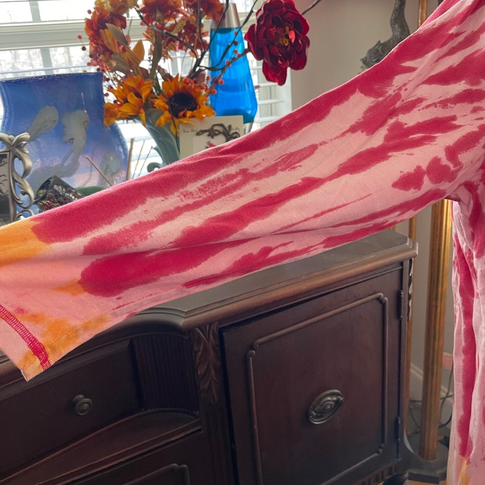 Logo by Lori Goldstein Tie Dye - Picture 4 of 5